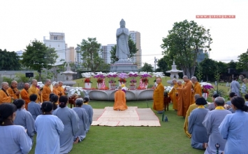 Đặt tâm ở Cực lạc